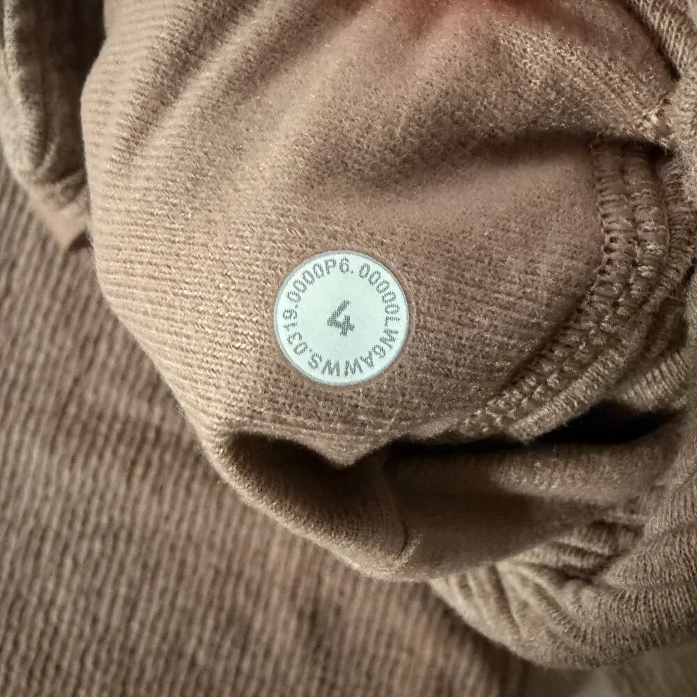Lululemon Heathered Soft Sand Retreat Yourself Crop - Picture 2 of 2